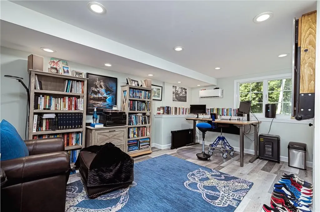 371 Glen Hill Drive North Kingstown RI 02874