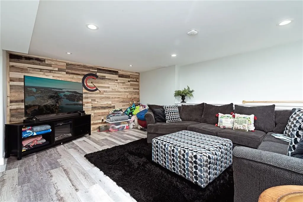 371 Glen Hill Drive North Kingstown RI 02874