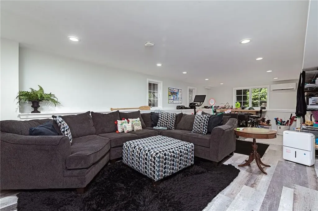 371 Glen Hill Drive North Kingstown RI 02874