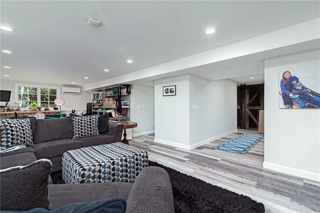 371 Glen Hill Drive North Kingstown RI 02874