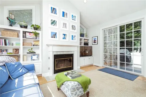 371 Glen Hill Drive North Kingstown RI 02874