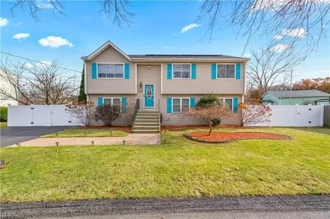 12 Railroad Row Warwick RI 02886