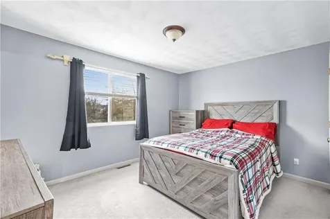 12 Railroad Row Warwick RI 02886