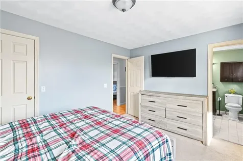 12 Railroad Row Warwick RI 02886