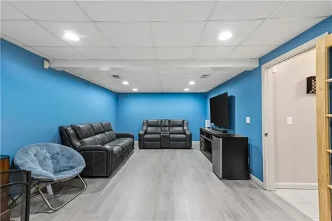 12 Railroad Row Warwick RI 02886