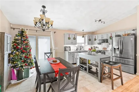 12 Railroad Row Warwick RI 02886