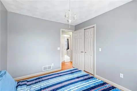 12 Railroad Row Warwick RI 02886