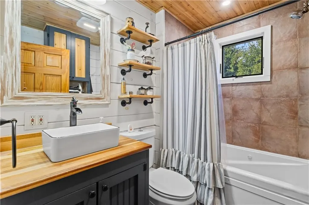 61 Mcaloon Street Pawtucket RI 02861