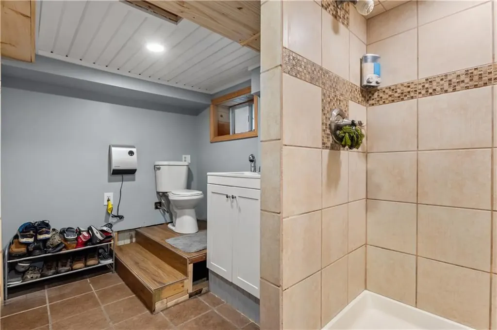 61 Mcaloon Street Pawtucket RI 02861