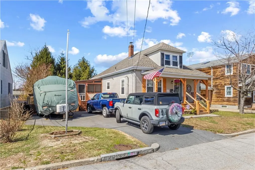 61 Mcaloon Street Pawtucket RI 02861
