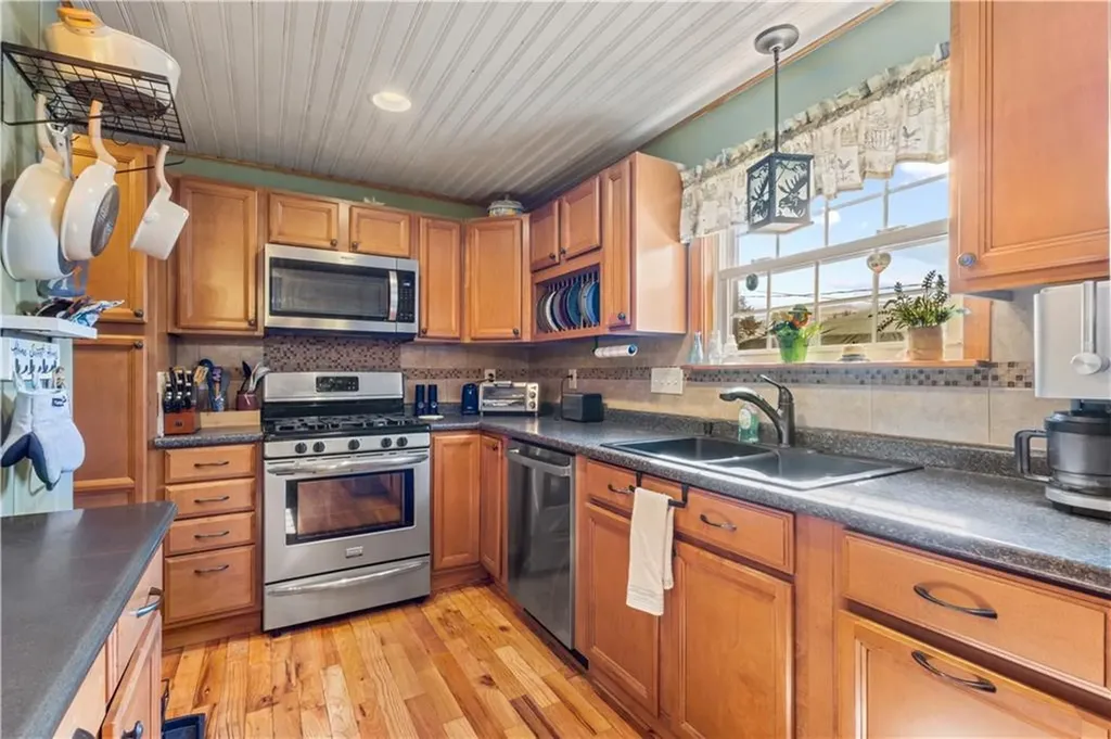 61 Mcaloon Street Pawtucket RI 02861