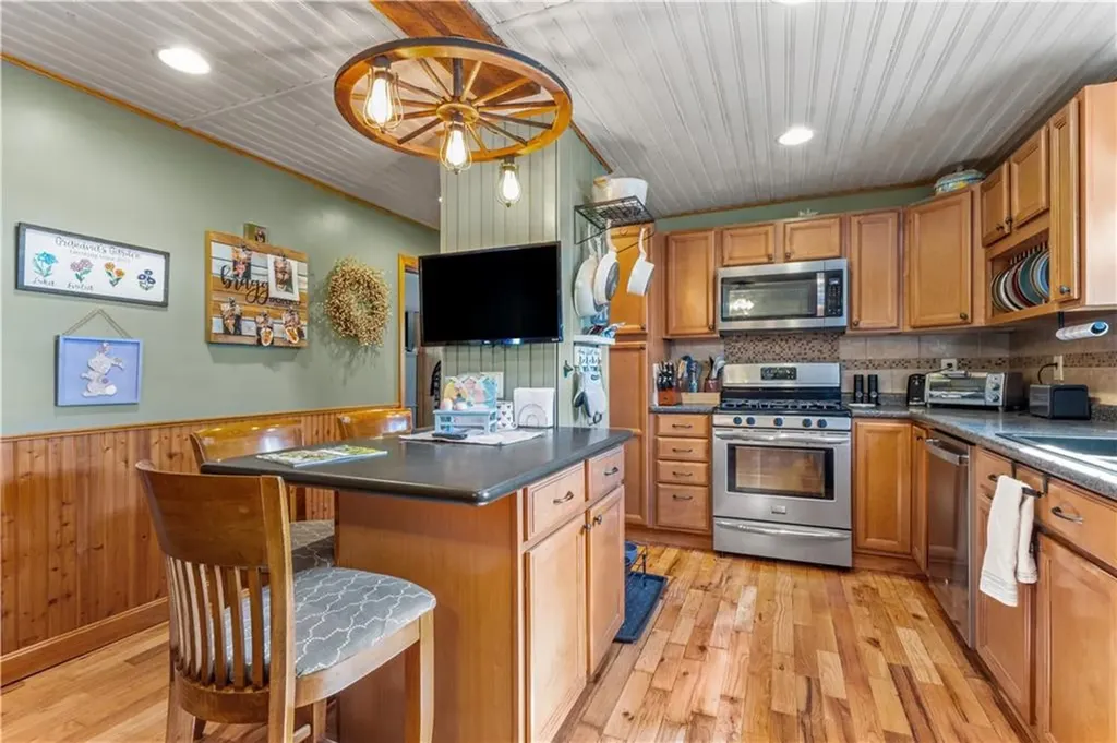 61 Mcaloon Street Pawtucket RI 02861