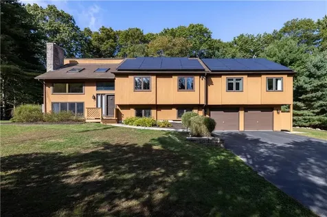 8 Robin Drive North Kingstown RI 02852