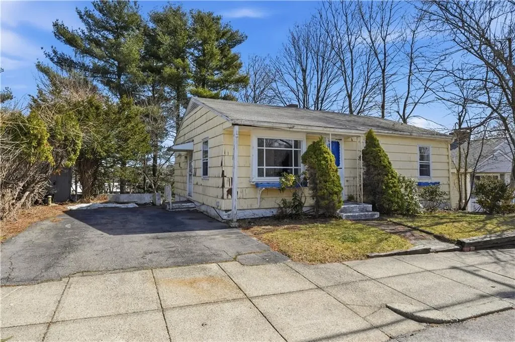 128 Clifford Street Pawtucket RI 02860