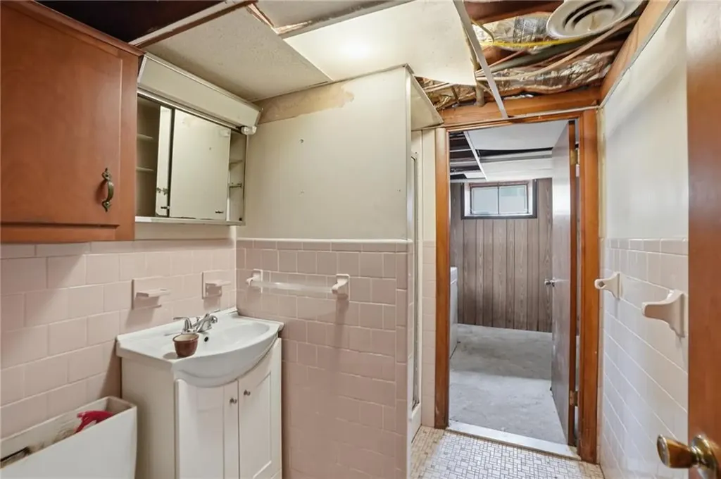 128 Clifford Street Pawtucket RI 02860