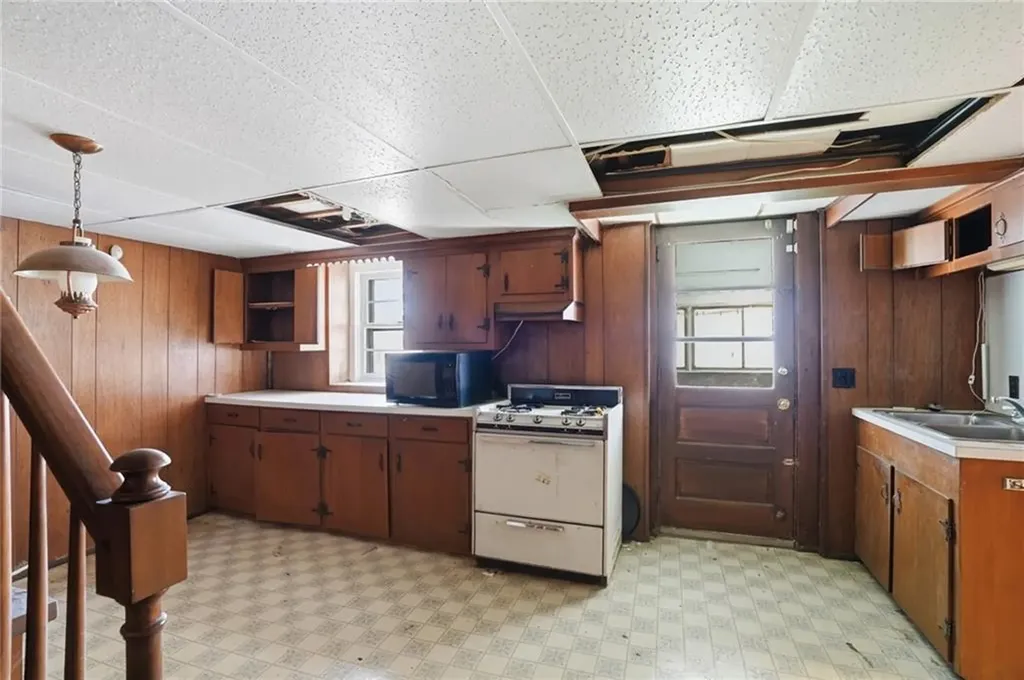 128 Clifford Street Pawtucket RI 02860