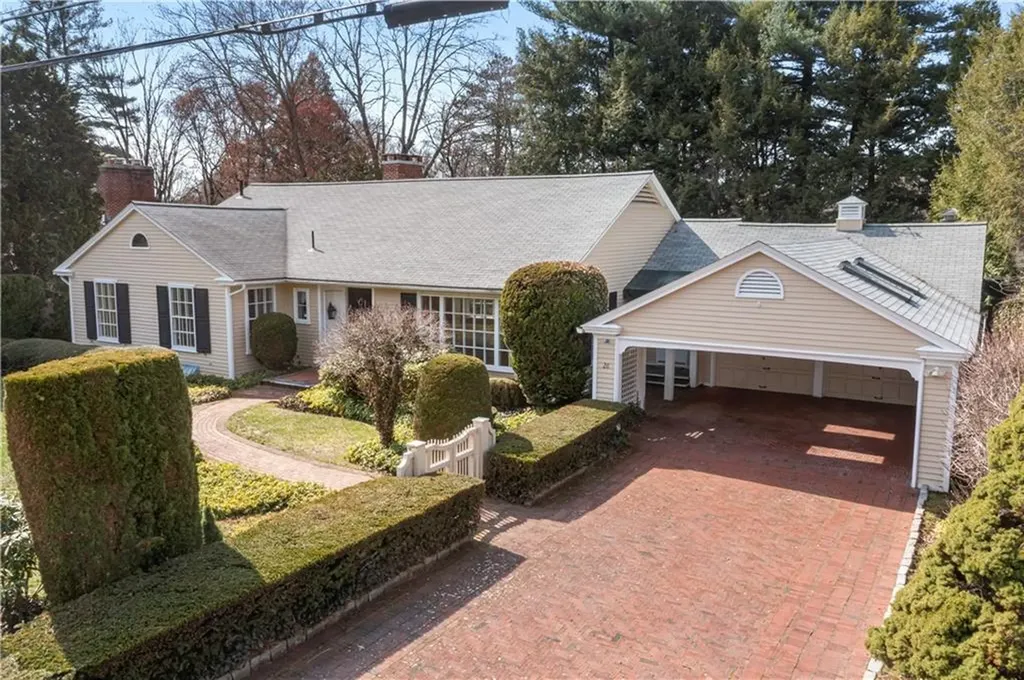 28 South Hill Drive Cranston RI 02920