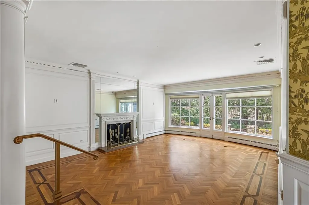 28 South Hill Drive Cranston RI 02920