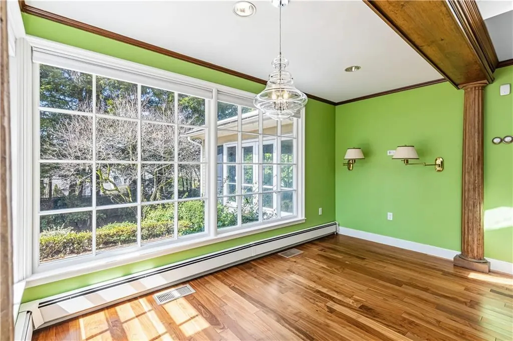 28 South Hill Drive Cranston RI 02920