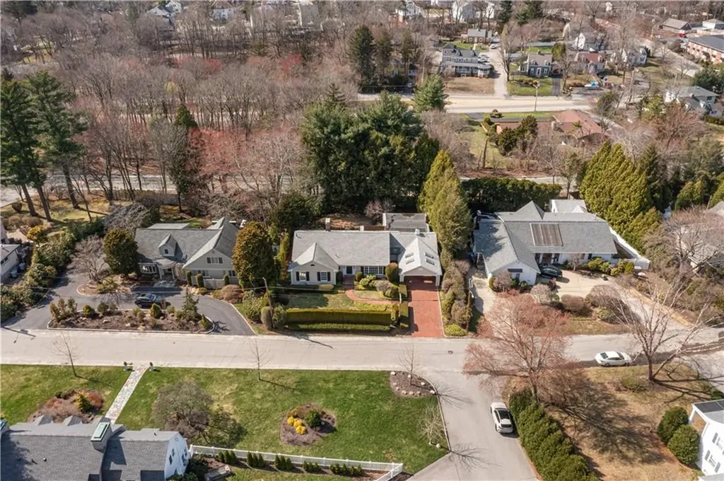 28 South Hill Drive Cranston RI 02920