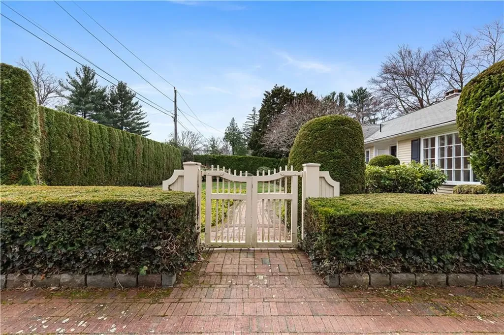 28 South Hill Drive Cranston RI 02920
