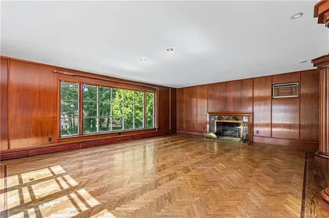 28 South Hill Drive Cranston RI 02920