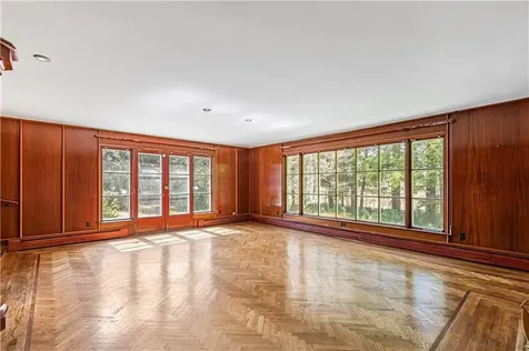 28 South Hill Drive Cranston RI 02920
