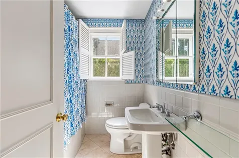 28 South Hill Drive Cranston RI 02920