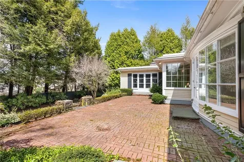 28 South Hill Drive Cranston RI 02920