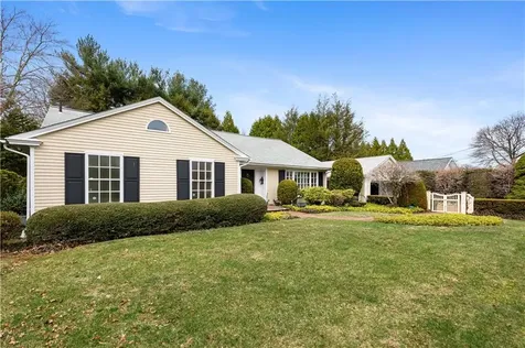 28 South Hill Drive Cranston RI 02920