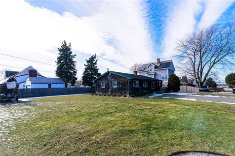 55 Rhode Island Boulevard Portsmouth RI 02871