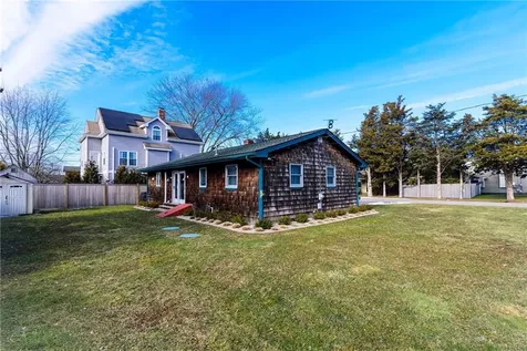 55 Rhode Island Boulevard Portsmouth RI 02871
