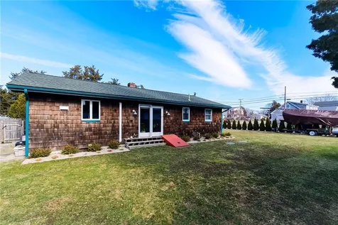 55 Rhode Island Boulevard Portsmouth RI 02871
