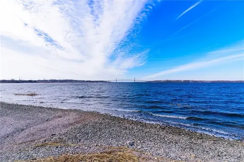 55 Rhode Island Boulevard Portsmouth RI 02871