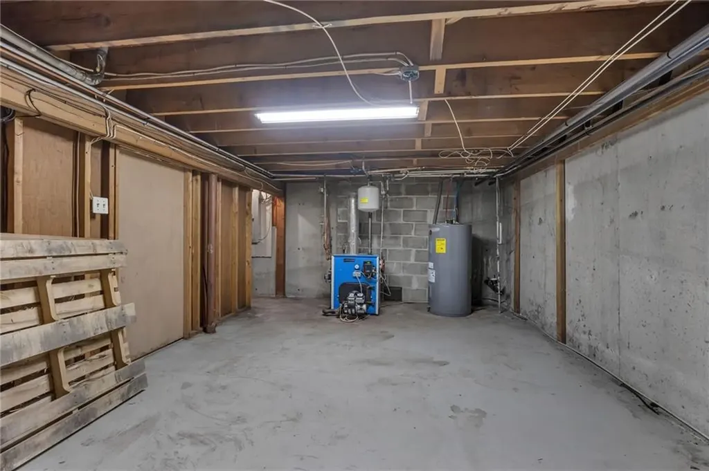 33 Achille Street Woonsocket RI 02895