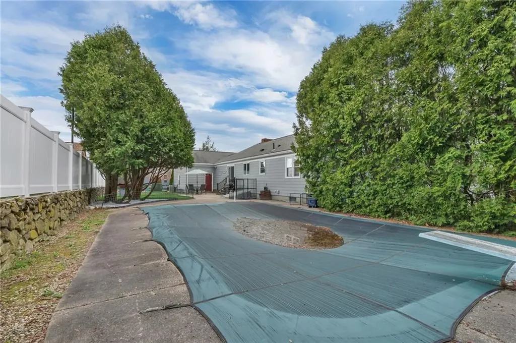 33 Achille Street Woonsocket RI 02895