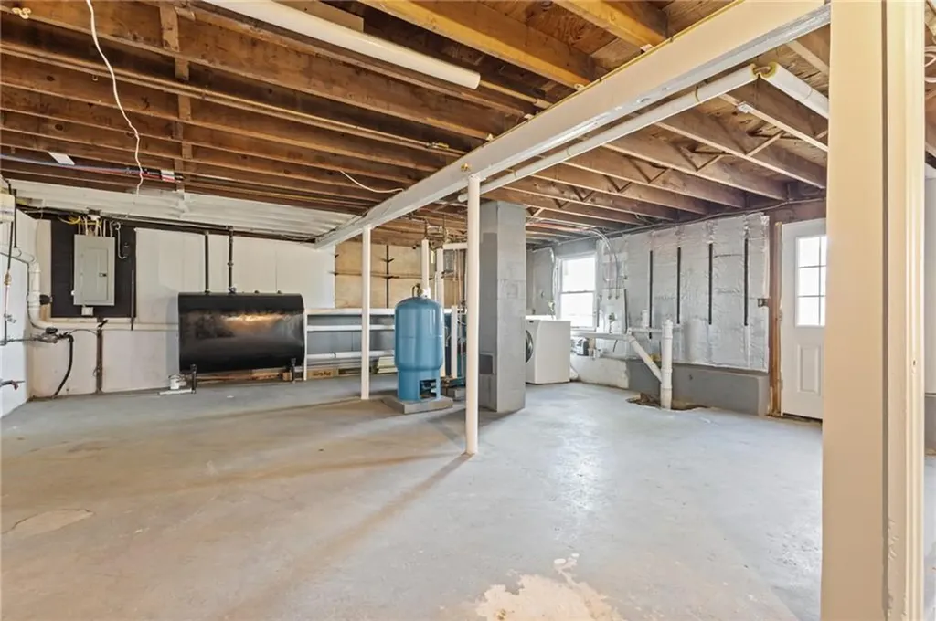 689 Knotty Oak Road Coventry RI 02816