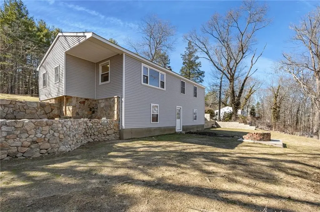 689 Knotty Oak Road Coventry RI 02816