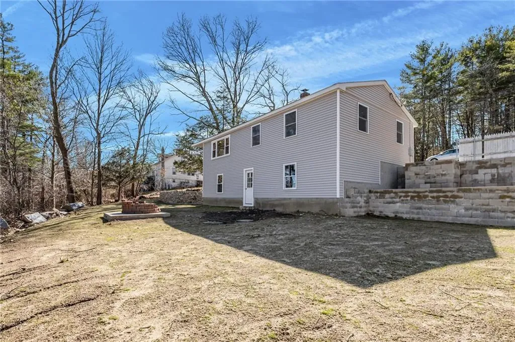 689 Knotty Oak Road Coventry RI 02816