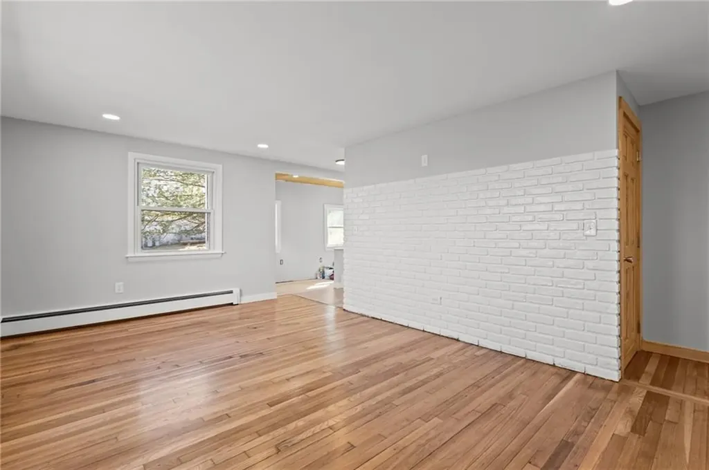 689 Knotty Oak Road Coventry RI 02816