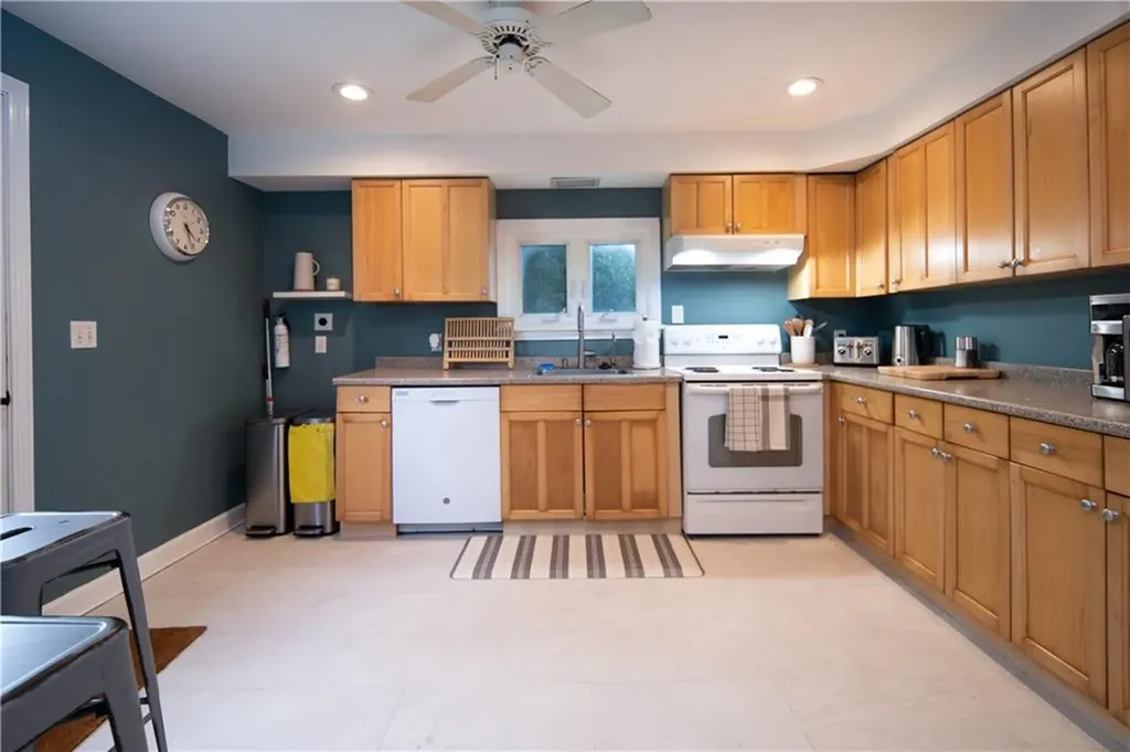 534 Aquidneck Avenue Middletown RI 02842