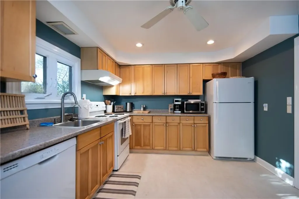 534 Aquidneck Avenue Middletown RI 02842