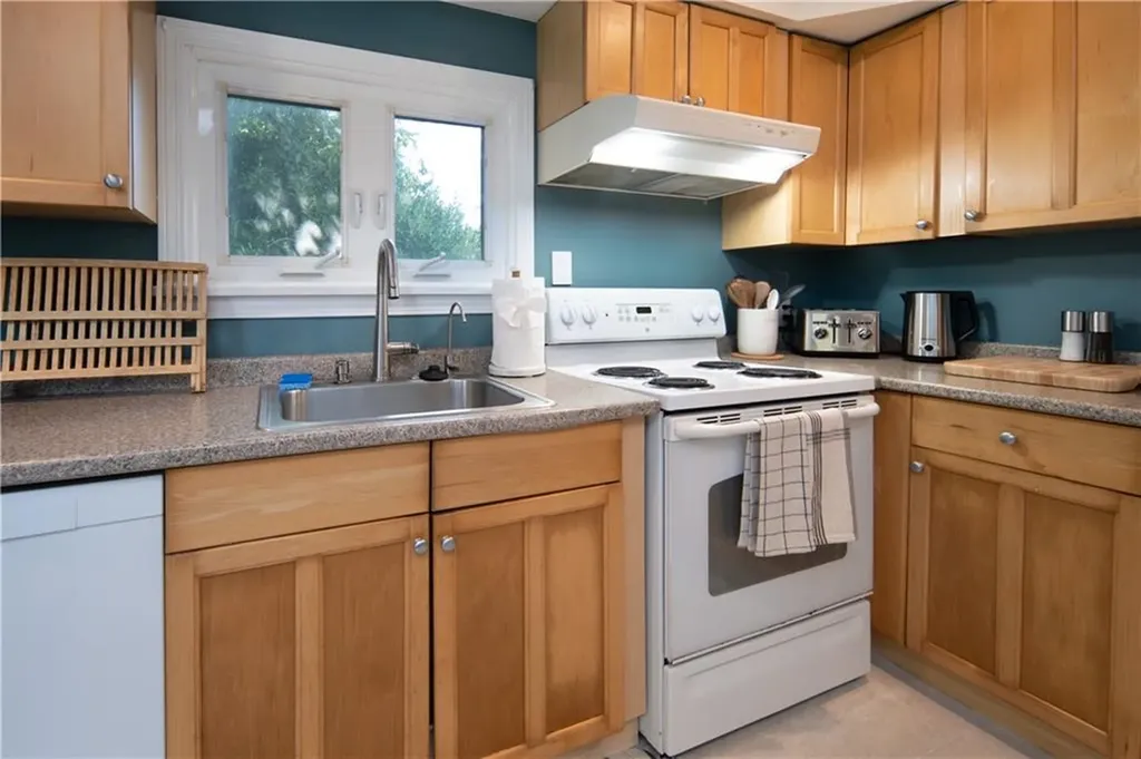 534 Aquidneck Avenue Middletown RI 02842