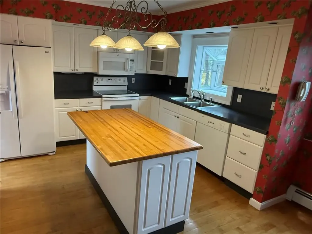 90 Alexander Mcgregor Road Pawtucket RI 02864