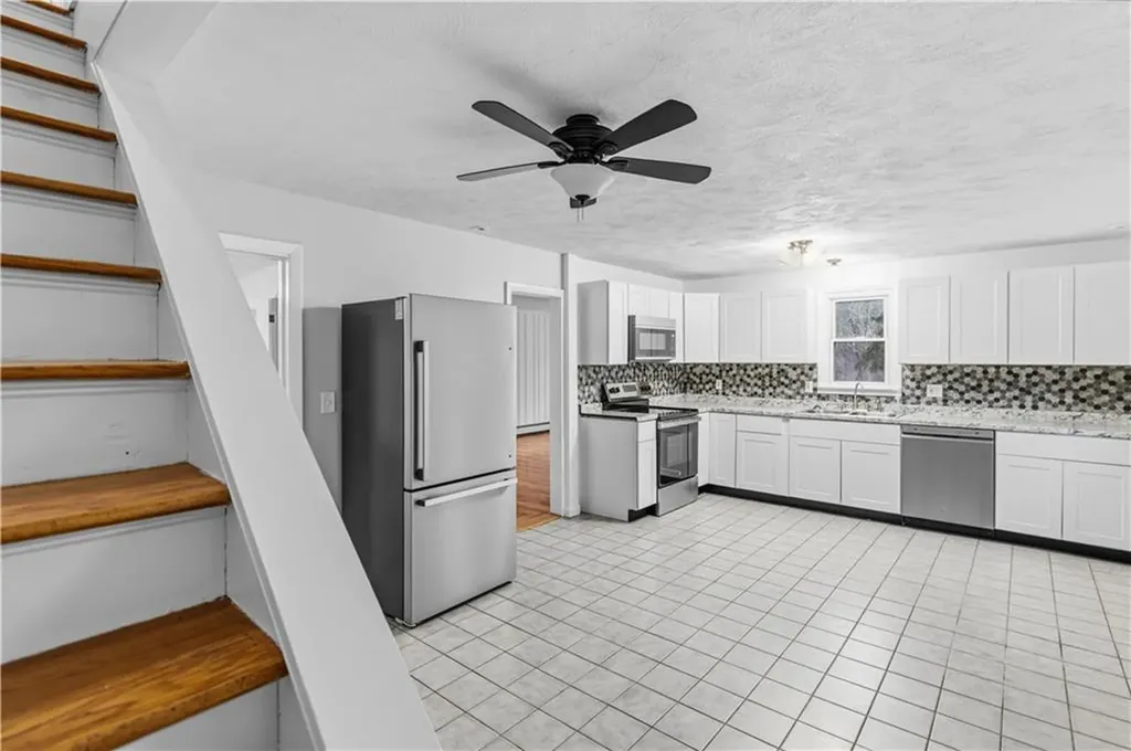 2 Whitman Street Smithfield RI 02917