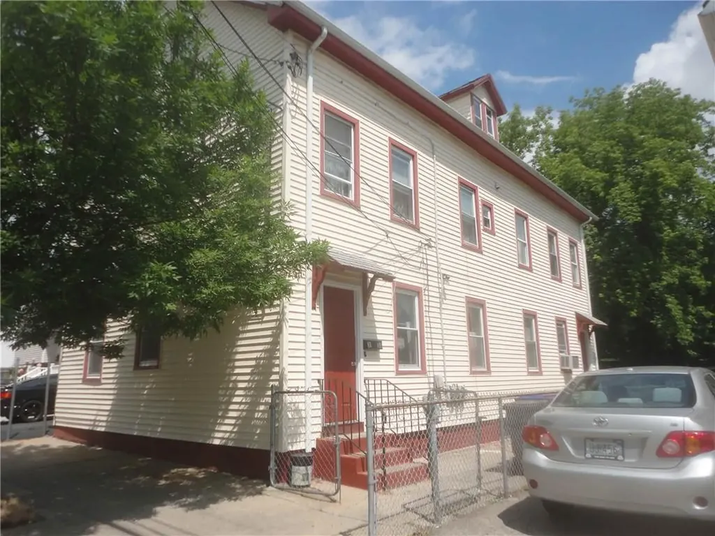 31 33 Newark Street Providence RI 02908