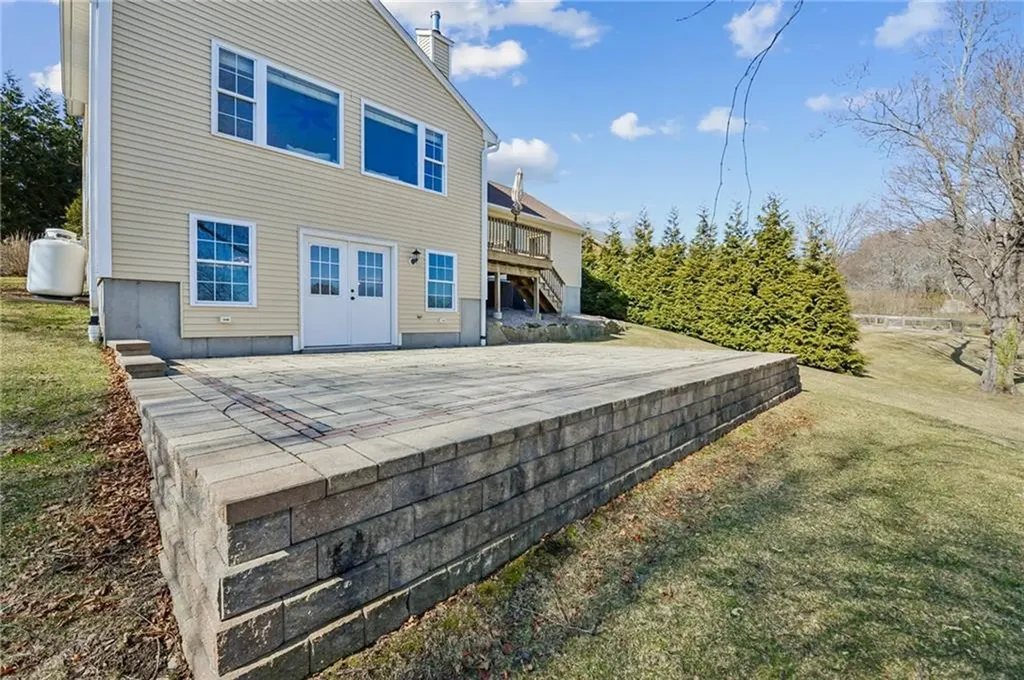 302 Pond Street South Kingstown RI 02879