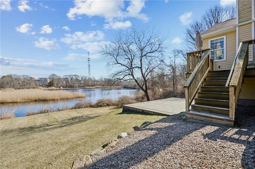 302 Pond Street South Kingstown RI 02879