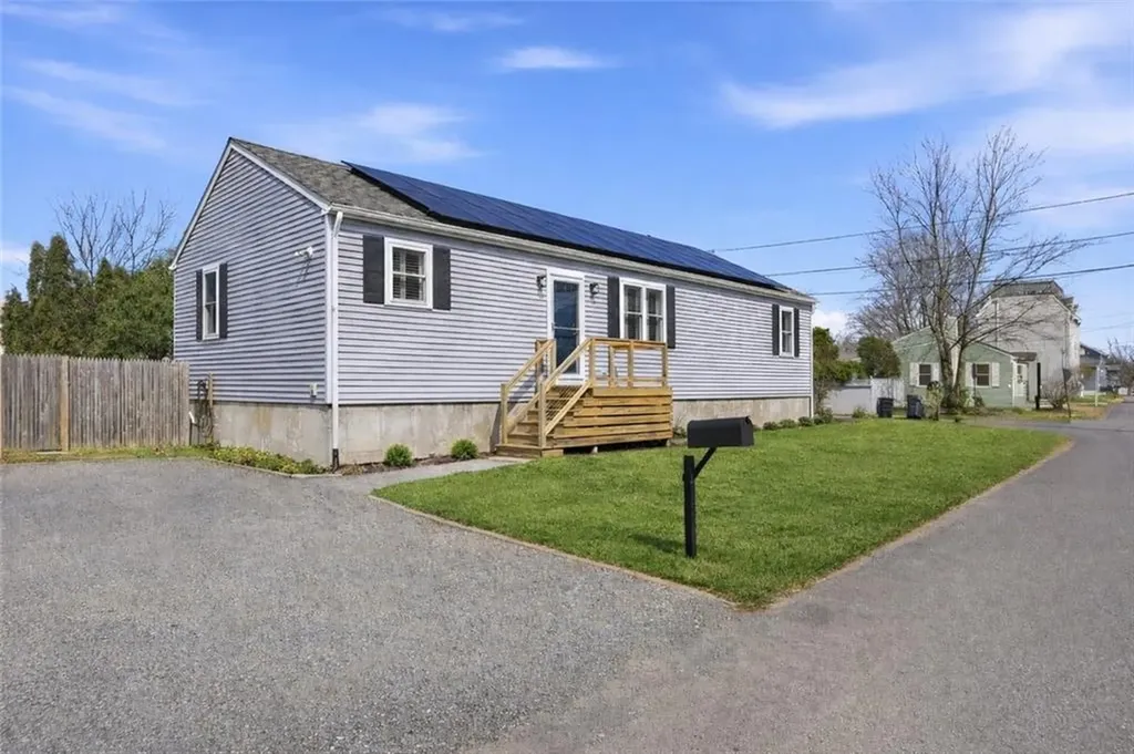 77 Walnut Street Portsmouth RI 02871
