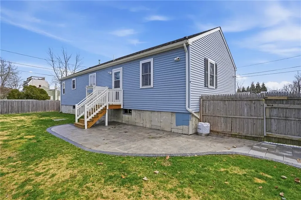 77 Walnut Street Portsmouth RI 02871